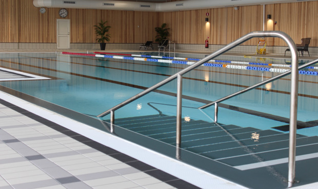 Trappa ner i stora bassängen.