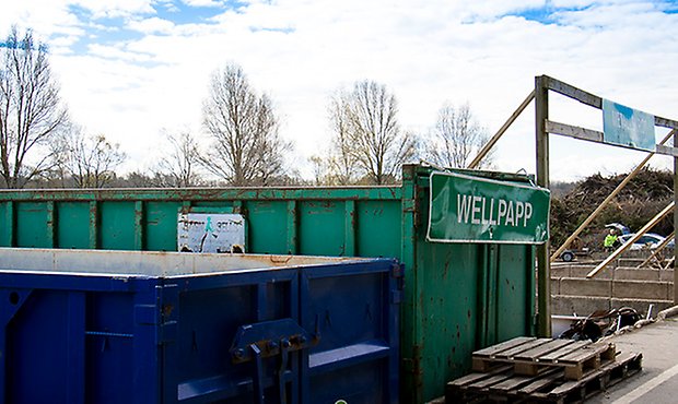 Container för wellpapp på Återvinningscentralen i Forshall